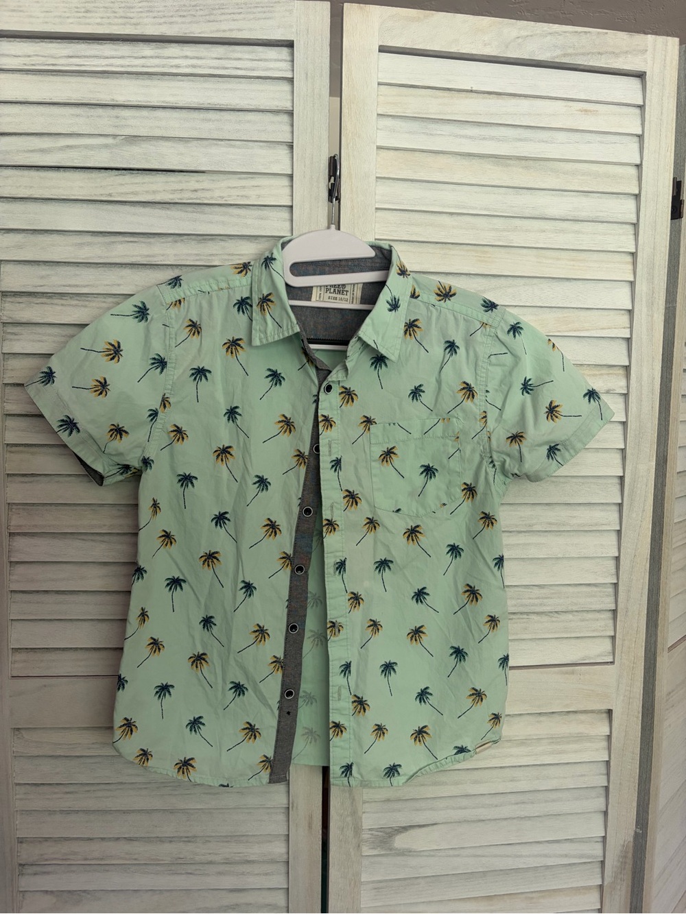 Free Planet Mint Green Short Sleeve Button-Down Shirt with Palm Print